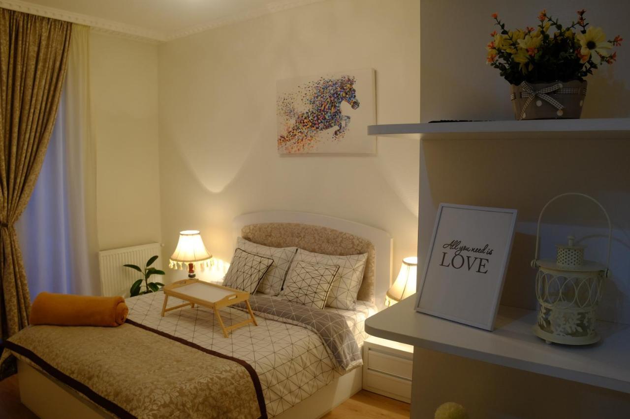 Ameri Plaza Apartment *